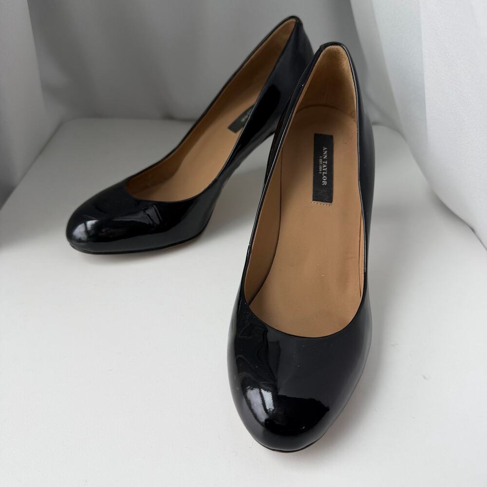 Ann Taylor (7M) Black Patent Leather Round Toe Wedge Pumps Classic Workwear